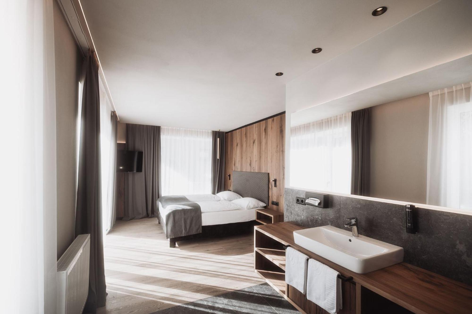 Hotel Montis - Active Nature Spa Brunico Kültér fotó